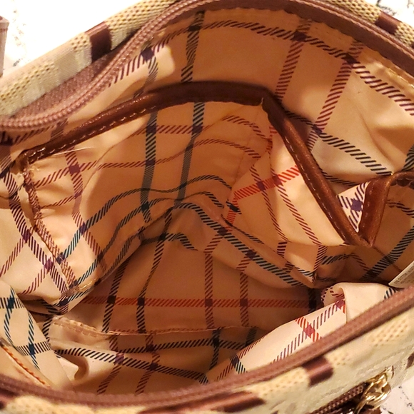 Liz Claiborne Small Crossbody Logo Bag - Picture 4 of 5